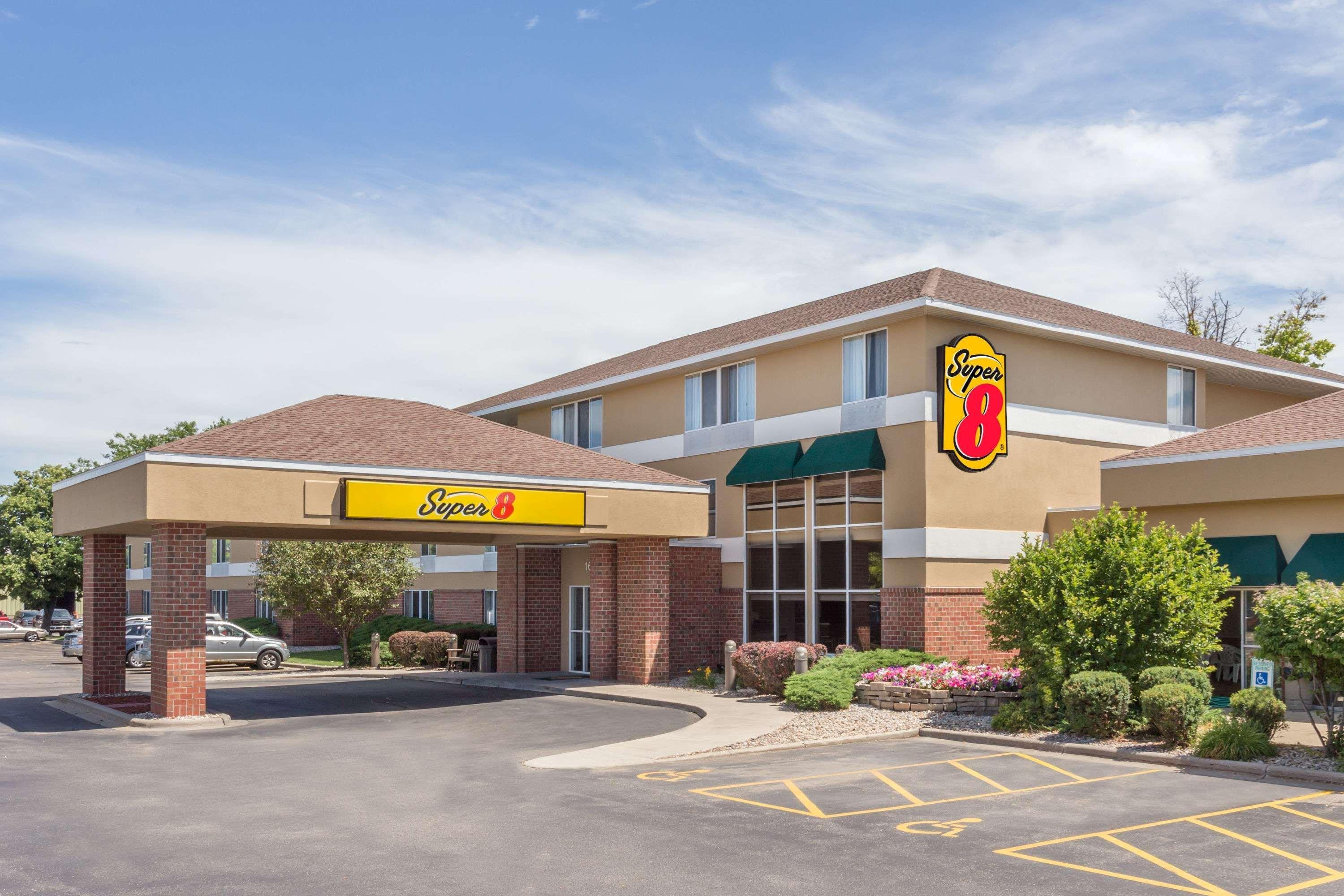Super 8 By Wyndham Madison South Motel Exterior photo