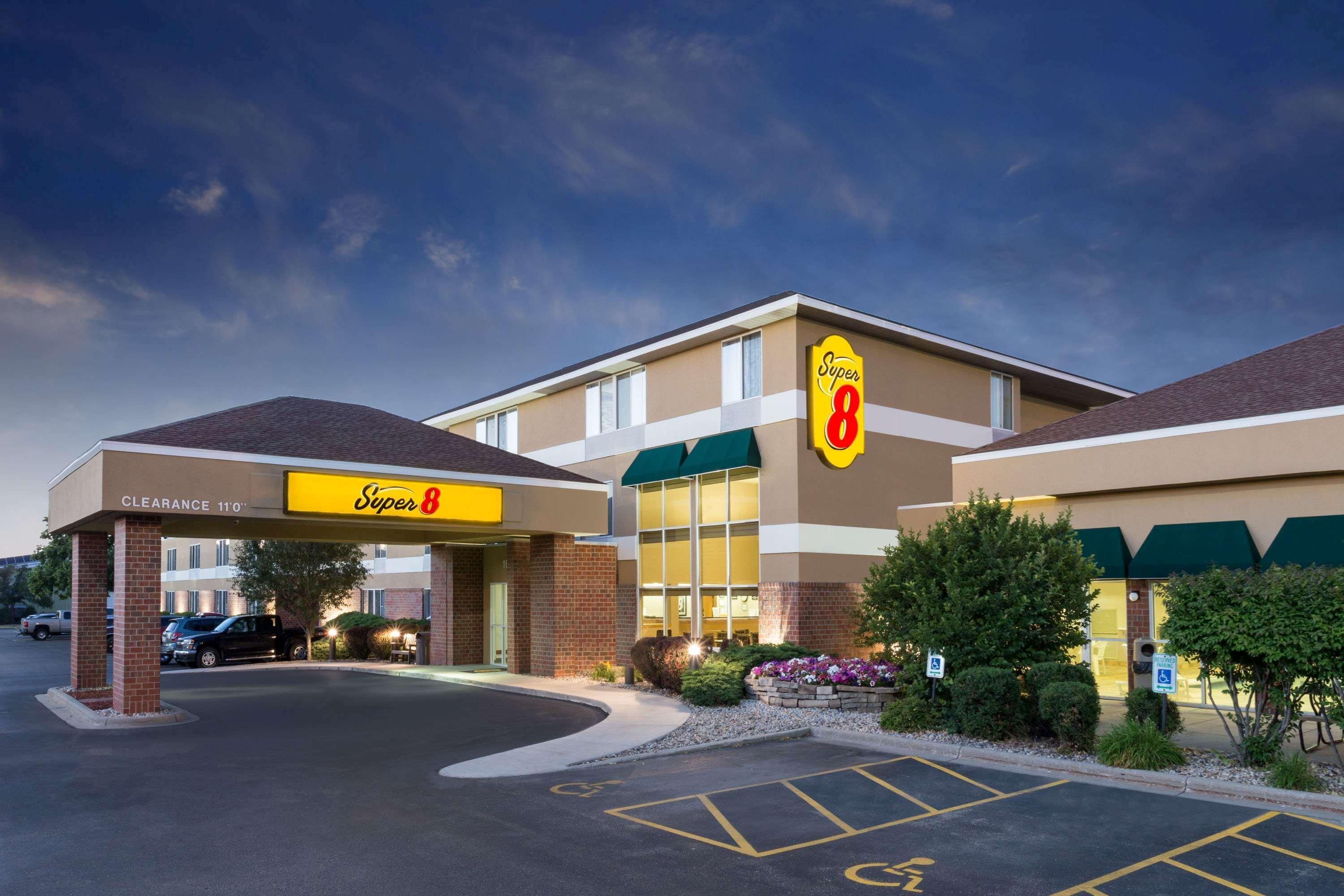 Super 8 By Wyndham Madison South Motel Exterior photo