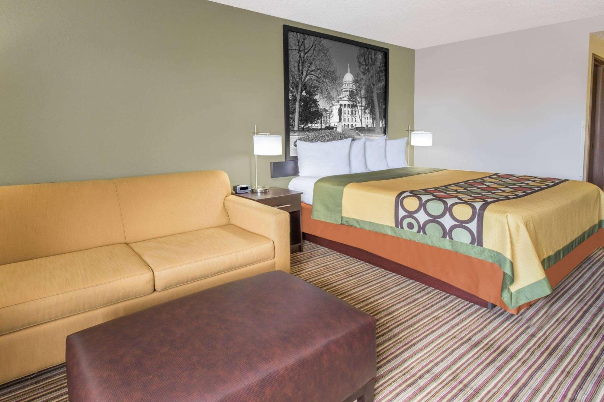 Super 8 By Wyndham Madison South Motel Exterior photo