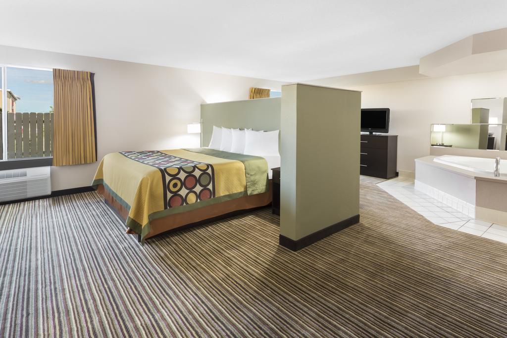Super 8 By Wyndham Madison South Motel Room photo