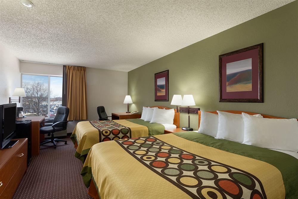 Super 8 By Wyndham Madison South Motel Exterior photo
